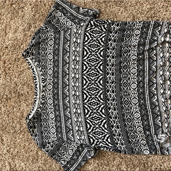 American Eagle Print Shirt Size L (fits S) (EUC) - Picture 2 of 5